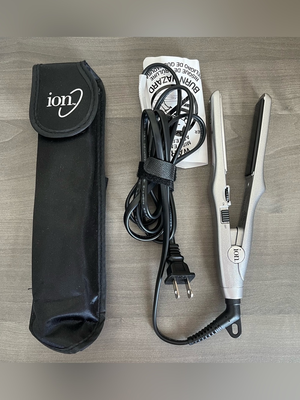 ION TITANIUM PLATINUM TRAVEL GATOR HAIR STRAIGHTENER